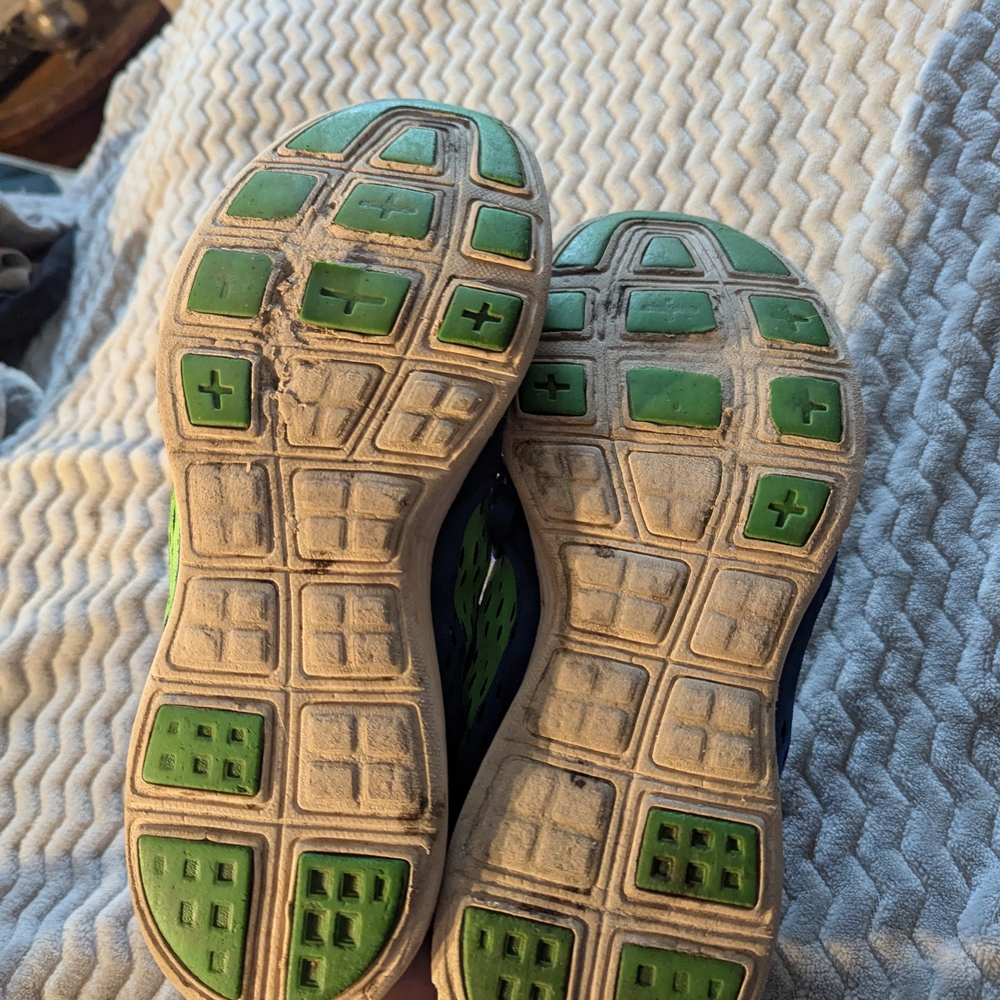 Nike Blue and Green Athletic Shoes - Picture 6 of 8